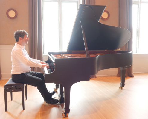Pianist Daniel Fritzen bei der Sonntagsmatinée in Haus Eden, Lübeck